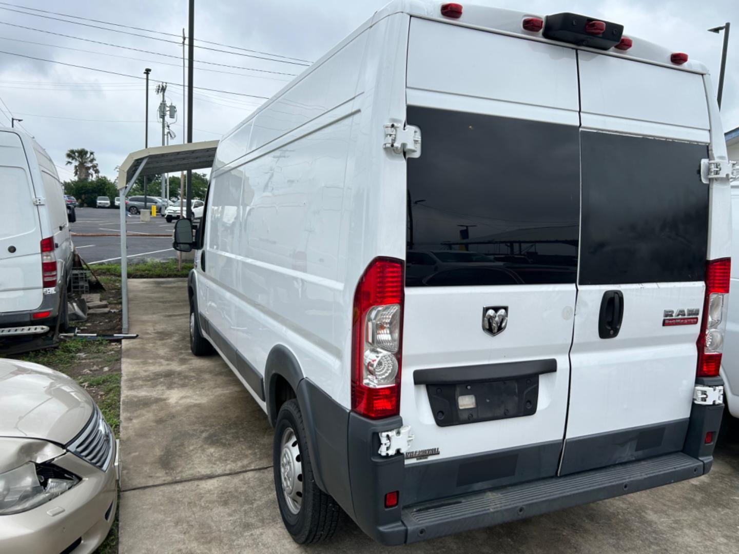 2018 White RAM Promaster 2500 High Roof Tradesman 159-in. WB (3C6TRVDG6JE) with an 3.6L V6 engine, 6A transmission, located at 1687 Business 35 S, New Braunfels, TX, 78130, (830) 625-7159, 29.655487, -98.051491 - Photo#9